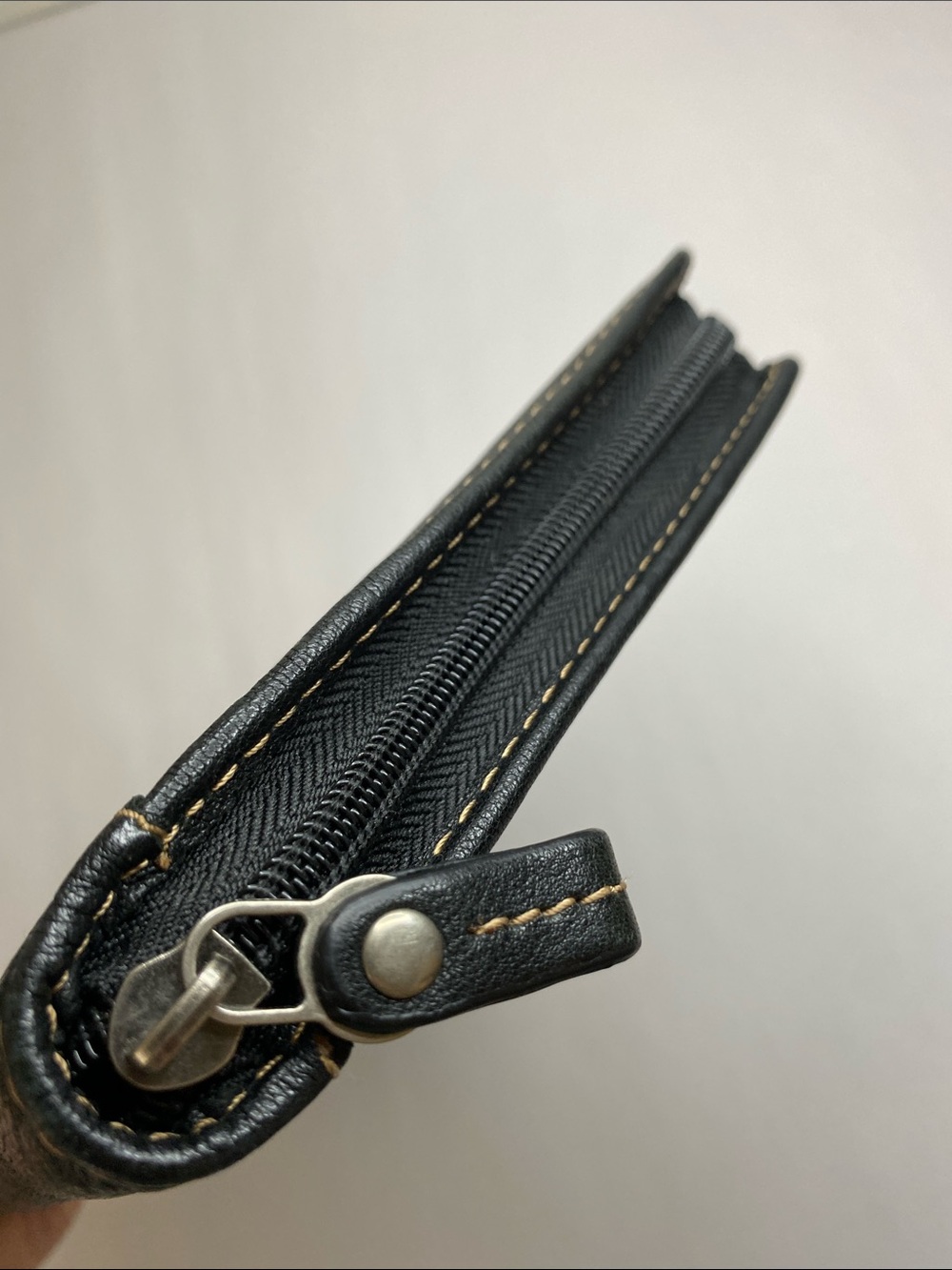 Fossil Black Leather Tech Zip Case Notebook Pad Holder 6”X 8.75” - Picture 8 of 8